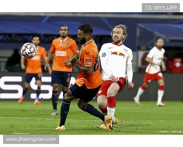 《《澳超焦点战：凤凰新阵出击，狮吼后防告急》